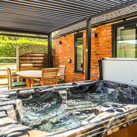 Cottage With Hot Tub - Near Cheltenham And Tewkesbury Buitenkant foto